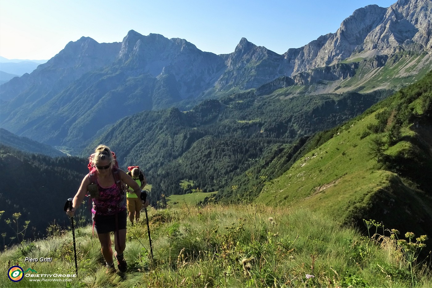 12 Sul sent. 270A in salita dal Passo della Marogella al Monte delle Galline e Cima di Mezzeno.JPG